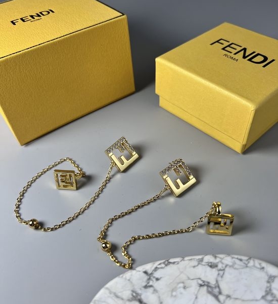 Fendi Minimalist Daily Wear Stud Earrings