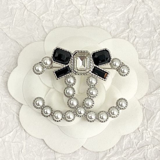 Chanel Bow Rhinestone Pearl Decor Brooch