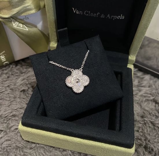 Van Cleef & Arpels VCA Diamond Clover Single Flower Necklace