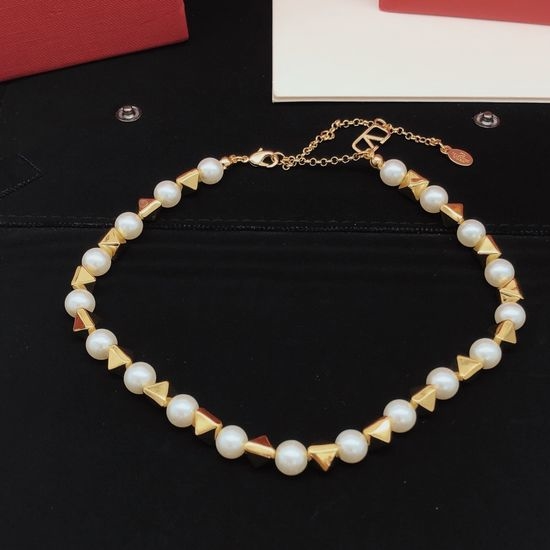 Valentino Pearl Necklace Bracelet Jewelry Set