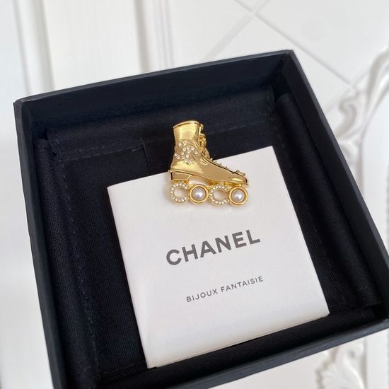 Chanel Exquisite Skate Shaped Brooch High Quality