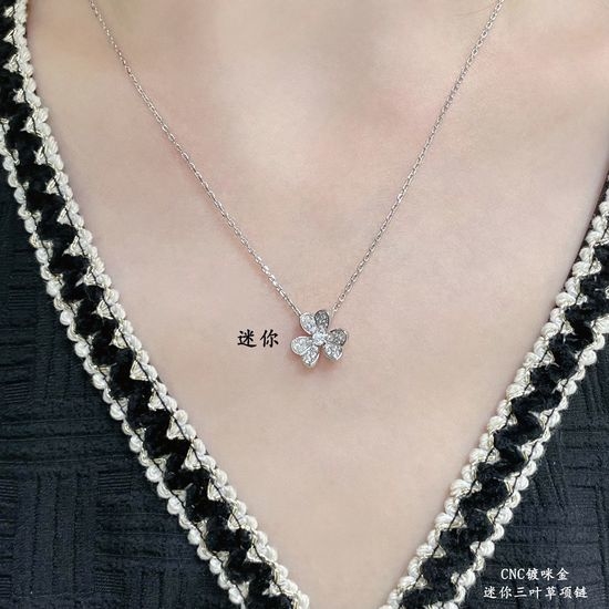 Van Cleef & Arpels VCA Mini Clover Diamond Pendant Necklace