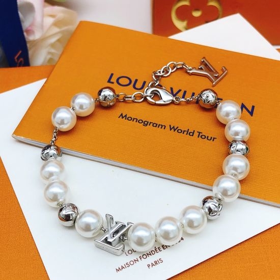 Louis Vuitton LV Latest Design Pearl Bracelet