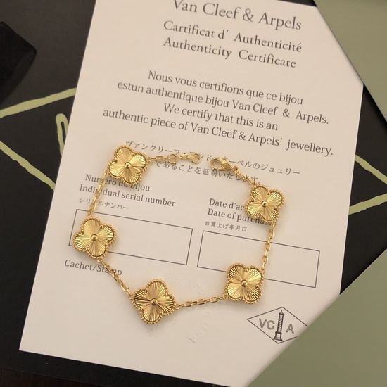 Van Cleef & Arpels VCA Four Leaf Clover Pattern Bracelet