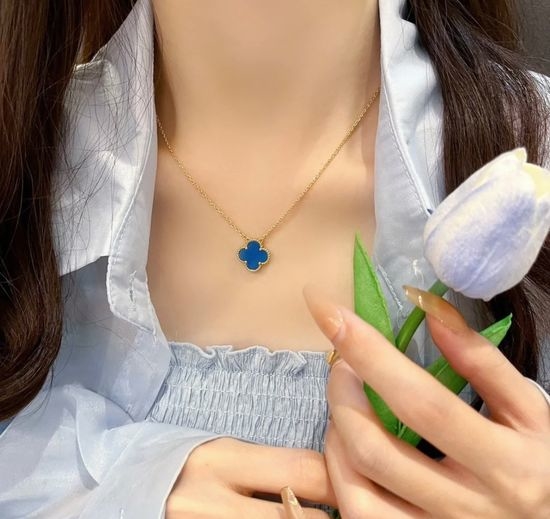 Van Cleef & Arpels VCA Natural Blue Agate Clover Necklace