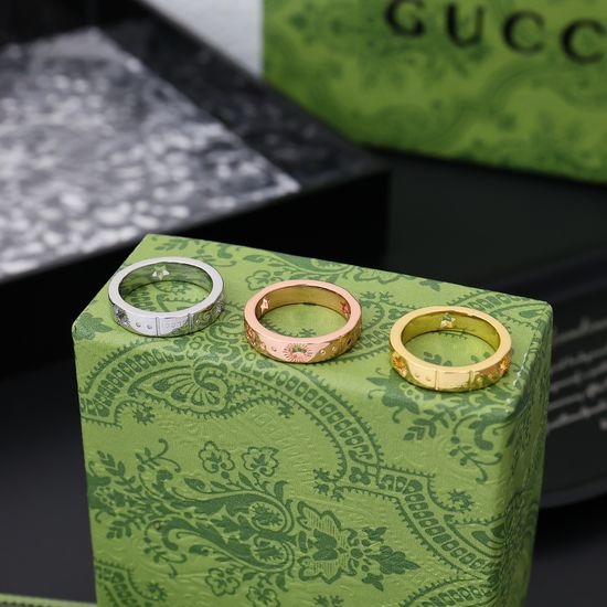 Gucci Cutout Star Diamond Band Ring