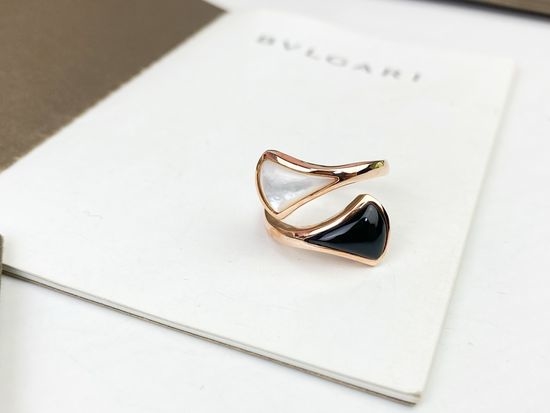 Bvlgari Fan-shaped Onyx Mother of Pearl Ring