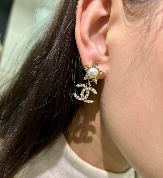 Chanel Mother-of-pearl Star Pendant Exquisite Stud Earrings
