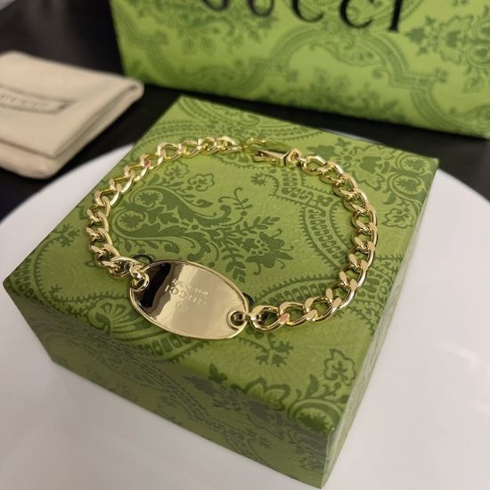 Gucci Gold Tone Engraved Chain Bracelet