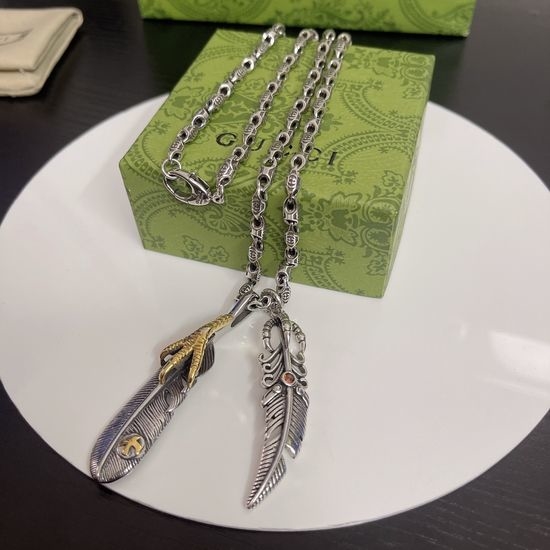 Gucci Retro Craft Pendant Necklace Elegant Jewelry