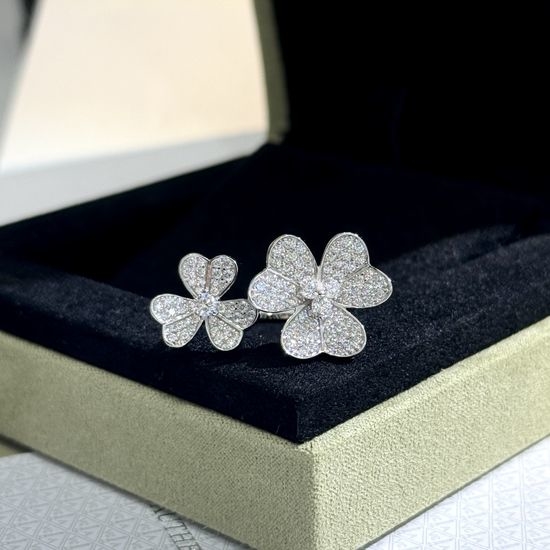 Van Cleef & Arpels VCA Open Double Flower Ring