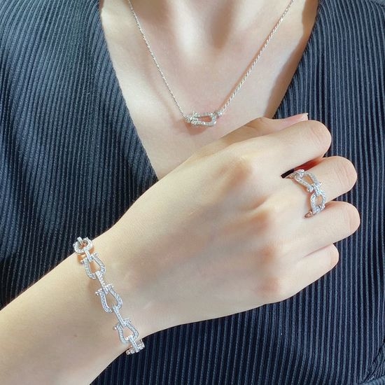 Fred Thick Chain Buckle Necklace