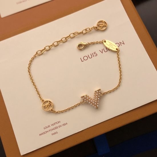 Louis Vuitton LV Elegant Pearl Bracelet 18K Gold Plated