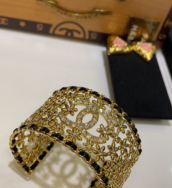 Chanel Flower Leather Chain Wide Bangle Vintage Statement