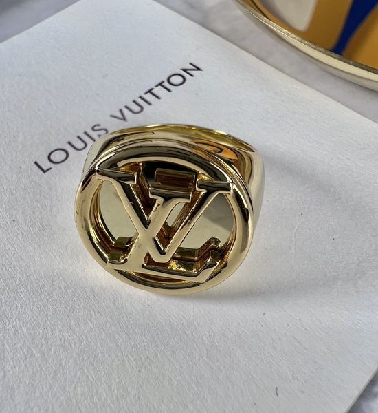 Louis Vuitton LV Classic Pattern Engraved Elegant Ring