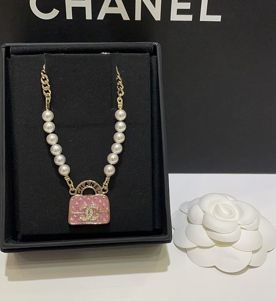 Chanel Bag Pendant Crystal Pearl Necklace
