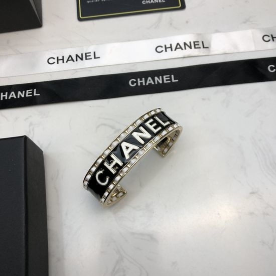 Chanel Elegant Outfit Matching Bangle