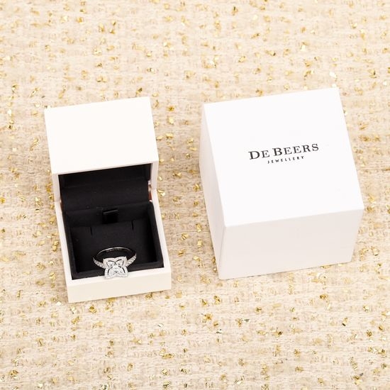 De Beers Lotus Diamond Ring Elegant Fine Jewelry