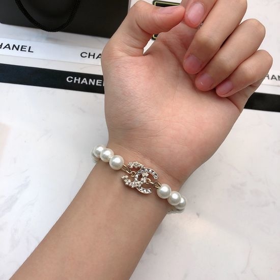 Chanel Classic Pearl Bracelet Delicate Elegant Jewelry