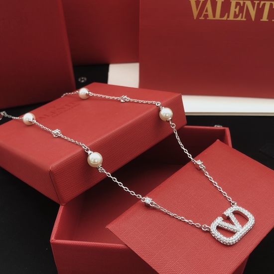 Valentino Classic Pearl Pendant Necklace