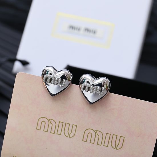 Miu Miu Heart Pearl Stud Earrings Delicate Fashion Jewelry