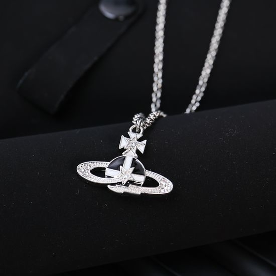 Vivienne Westhood Saturn Pendant Necklace Delicate Decoration