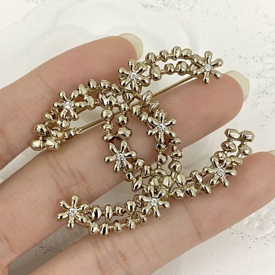Chanel Flower Rhinestone Brooch Elegant Retro Style