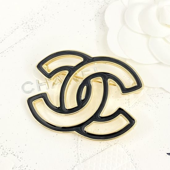 Chanel Hollow Enamel Outline Brooch Minimalist Design