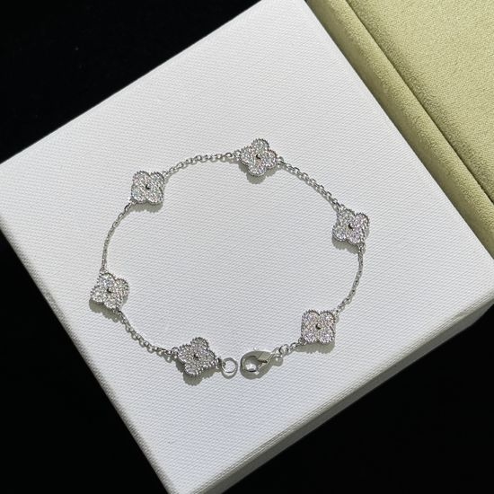 Van Cleef & Arpels VCA Classic Six-petal Diamond Mini Bracelet