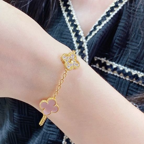 Van Cleef & Arpels VCA Pink Shell Diamond Clover Chain Bracelet