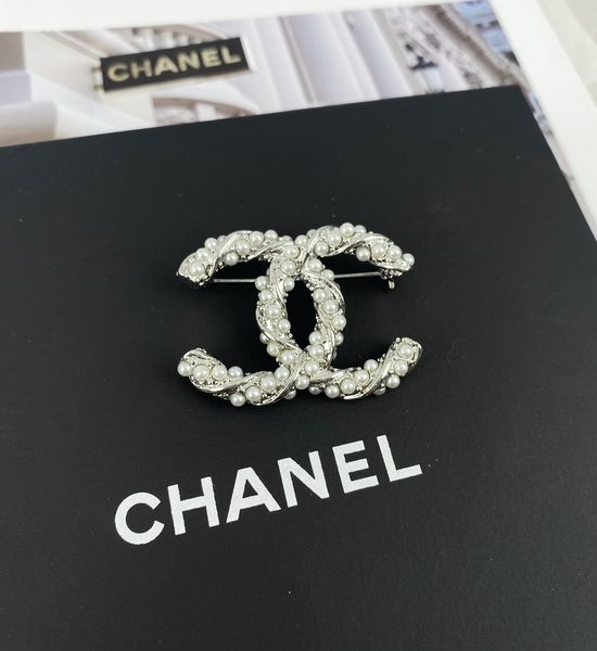 Chanel Twisted Pattern Brooch