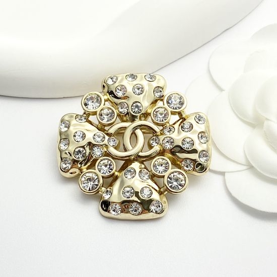 Chanel Four Leaf Clover Rhinestone Hollow Brooch