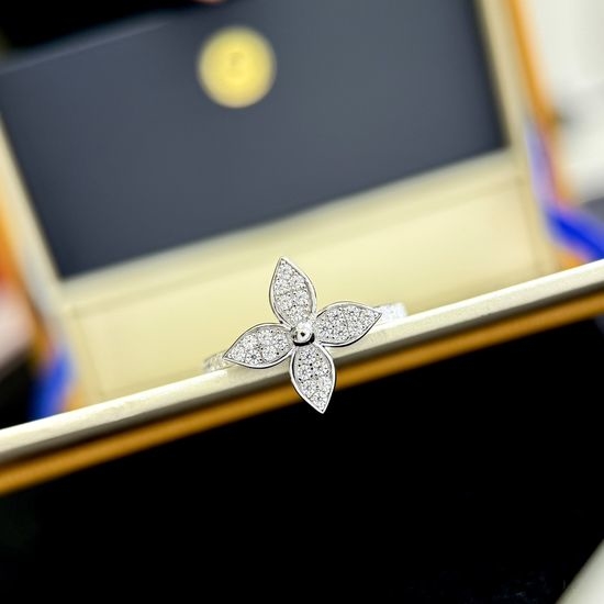 Louis Vuitton LV Monogram Clover Pave Band Ring