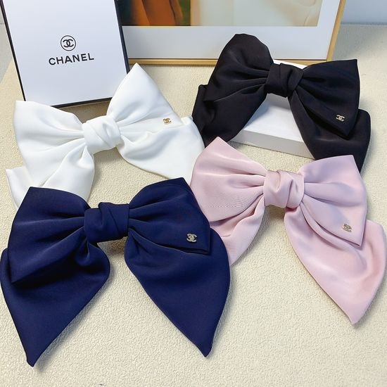Chanel Simple Logo Decor Spring Hair Clip