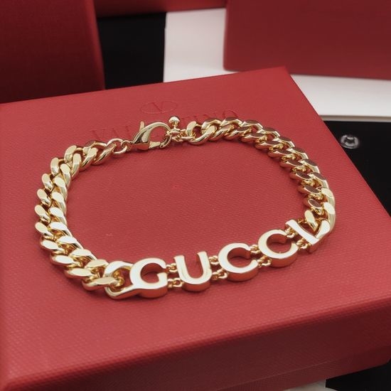 Gucci Smooth Letter Necklace and Bracelet Set