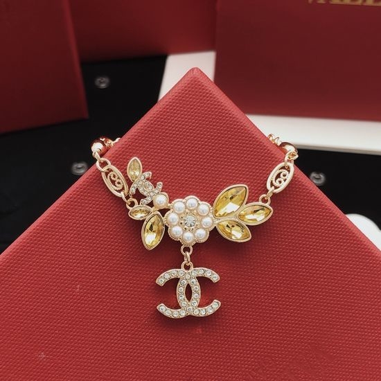 Chanel Flower Diamond Inlaid Delicate Bracelet