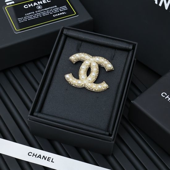 Chanel Pearl Decorative Lapel Brooch