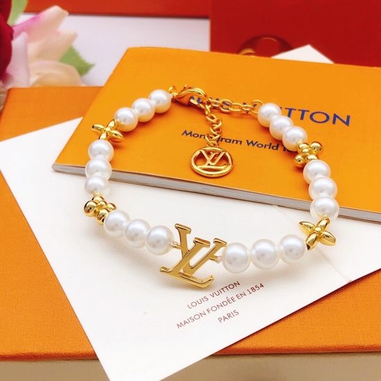Louis Vuitton LV Classic Cultured Pearl Beaded Bracelet