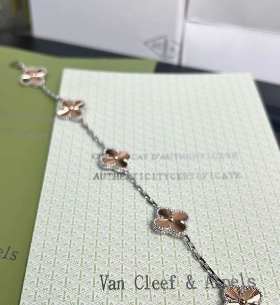 Van Cleef & Arpels VCA Two-tone Chain Pendant