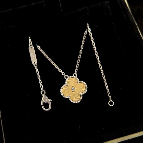 Van Cleef & Arpels VCA Classic Four Leaf Clover Silver Necklace