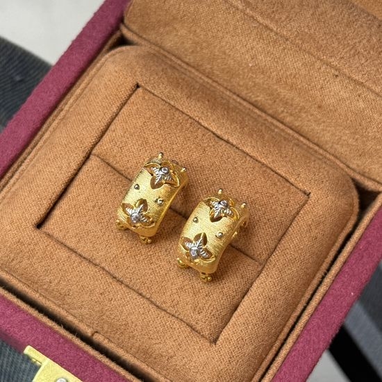Van Cleef & Arpels VCA Retro Hollow Clover Clip-on Earrings