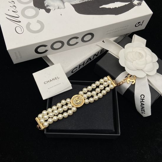 Chanel Vintage Button Accent Pearl Bracelet