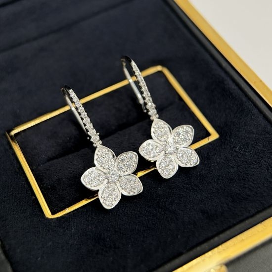 Graff Classic Flower Earrings For Daily Wear