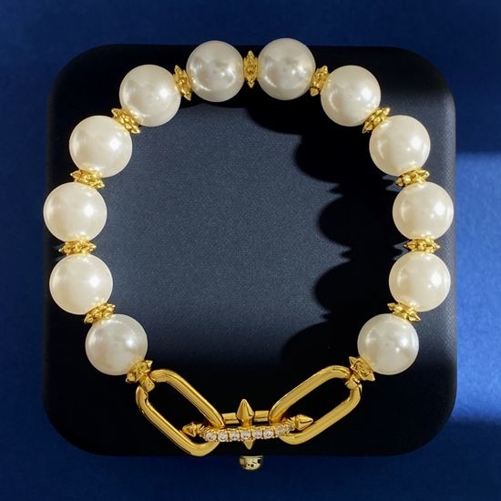 Tiffany & Co. Rhinestone Rivet Pearl Stretch Bracelet