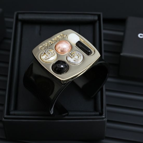 Chanel Acrylic Eye Shadow Palette Bangle