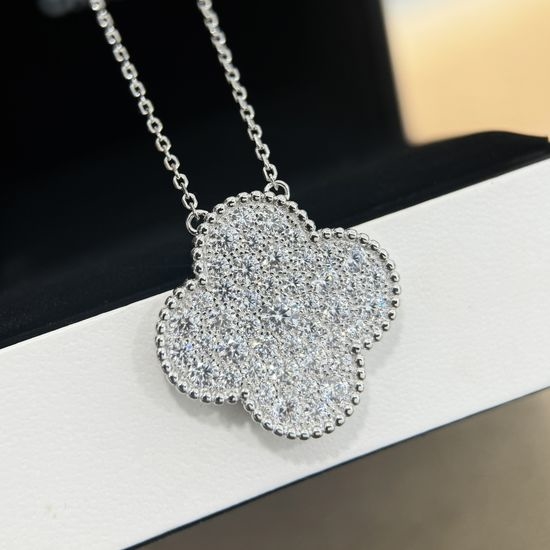 Van Cleef & Arpels VCA Clover Full Diamond Short Necklace