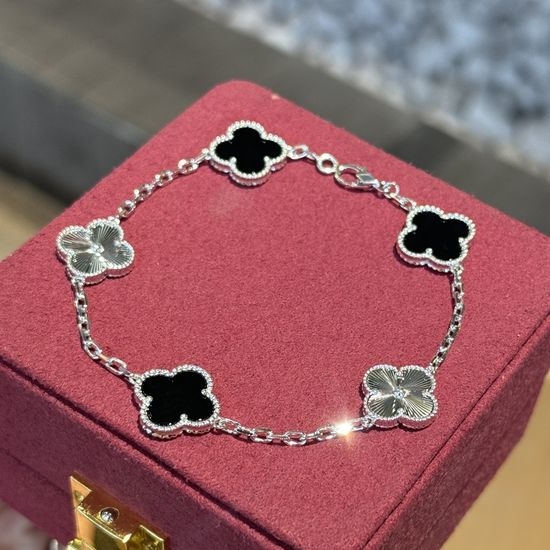 Van Cleef & Arpels VCA Laser Cut Five Flower Bracelet