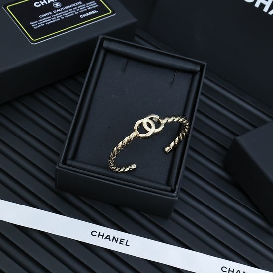 Chanel Twist Pattern Bracelet Premium Texture Versatile Style
