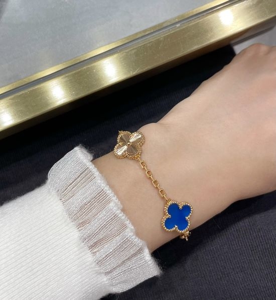 Van Cleef & Arpels VCA Blue Agate Clover Chain Bracelet