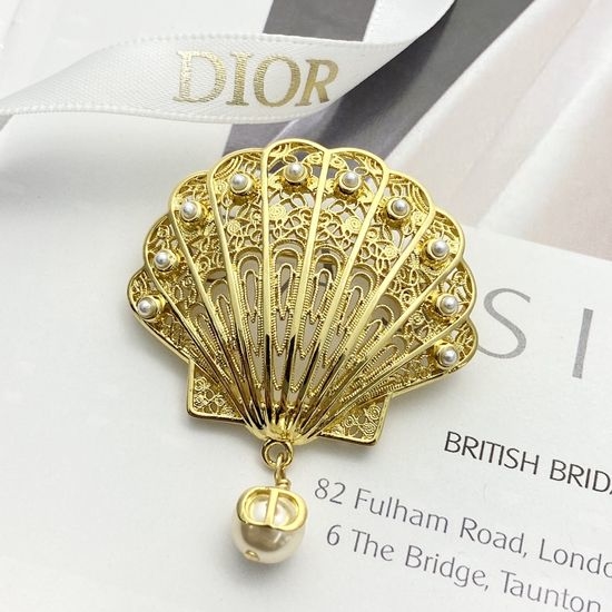 Christian Dior CD Hollow Out Shell Pearl Brooch Delicate Craft
